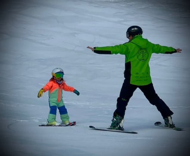 Clase de esquí infantil